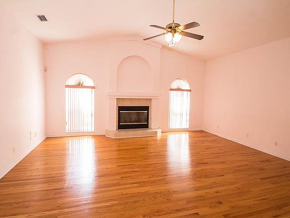 5th image of 2704 Bent Leaf Dr