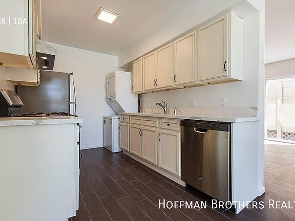4th image of 1019 Ocean Park Blvd #1