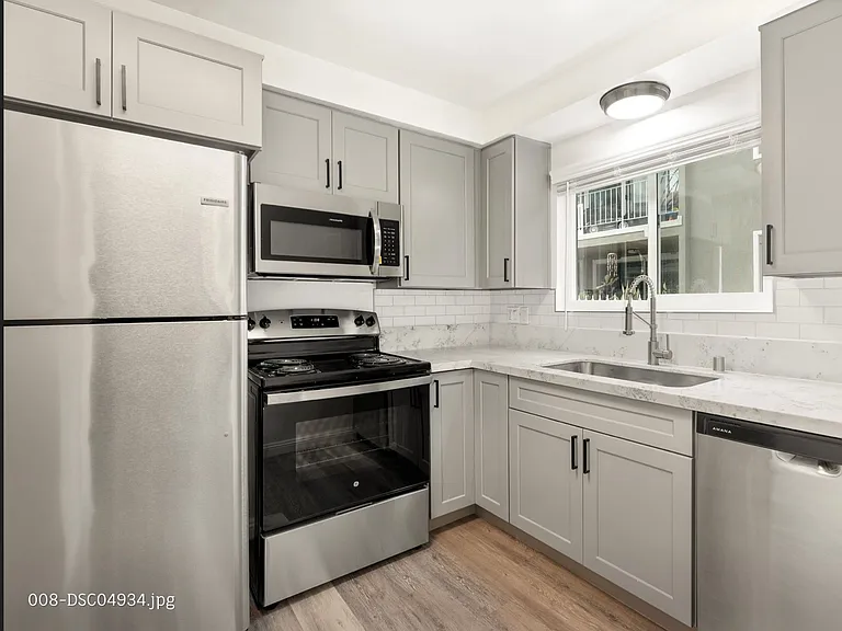 Florentine Apartments — Photo 33