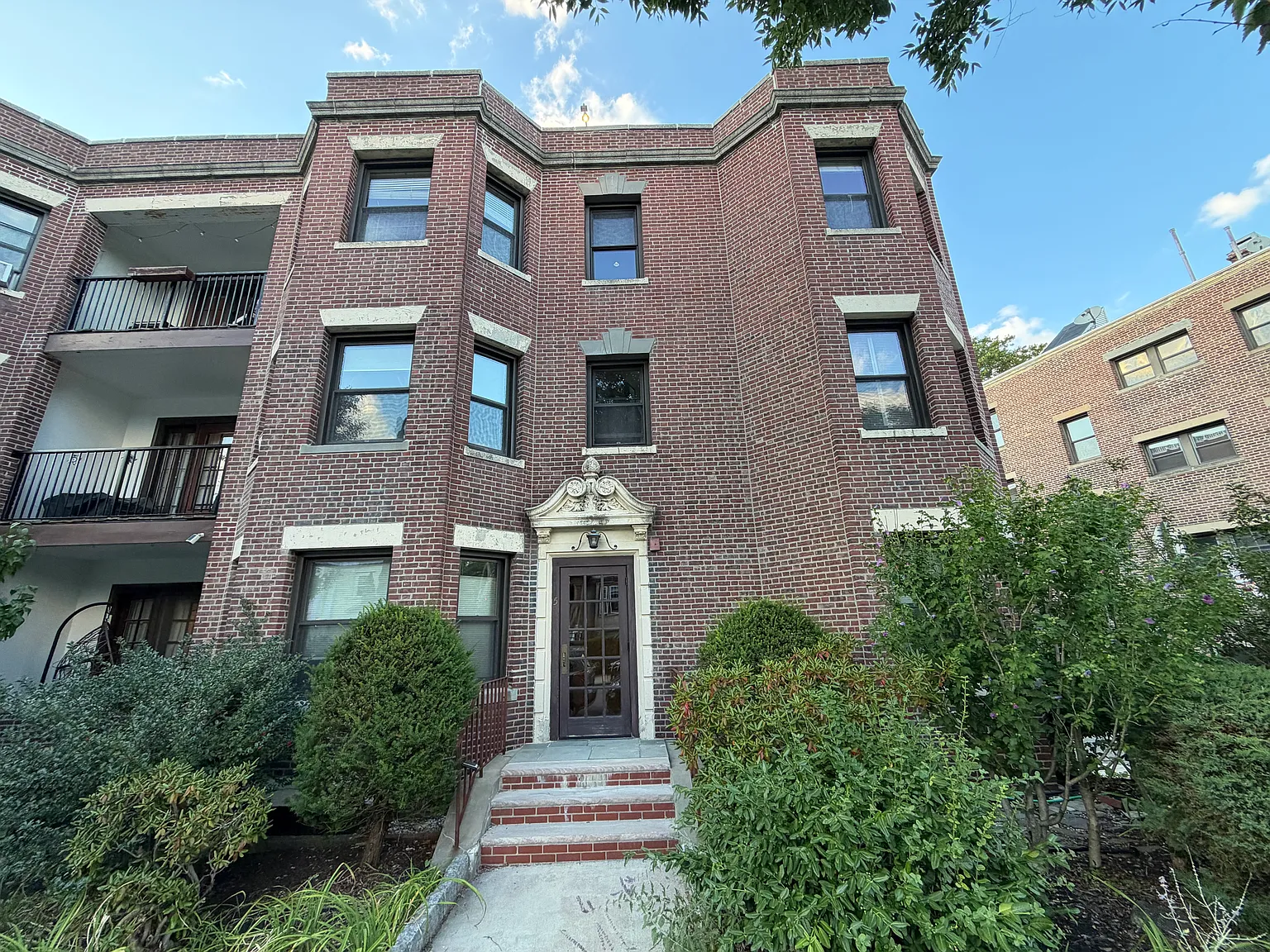 2 bed, 1.5 bath, 1170 sqft, $3,750 — Photo 2