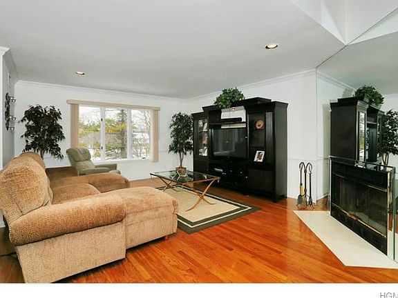 4th image of 1 Larissa Ln Unit 1