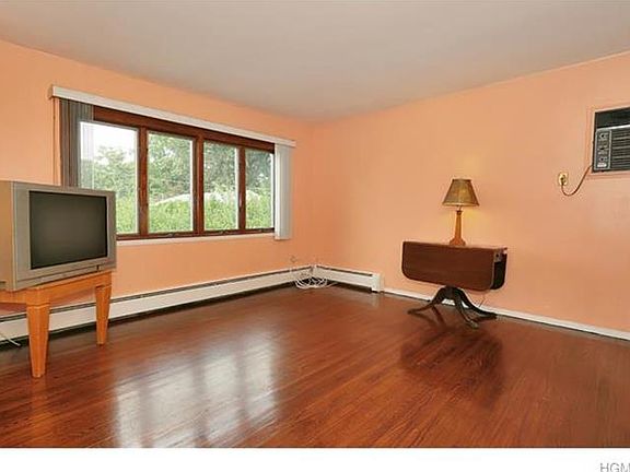 3rd image of 733 Manette Ln