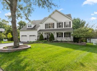 42 Bluebird Way, Raritan, NJ 08869