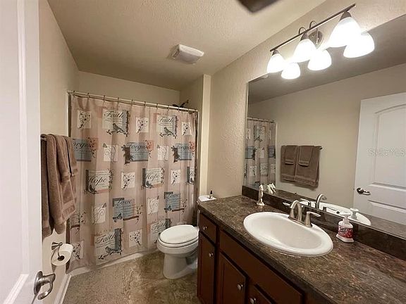 5th image of 405 W Shakespeare Dr