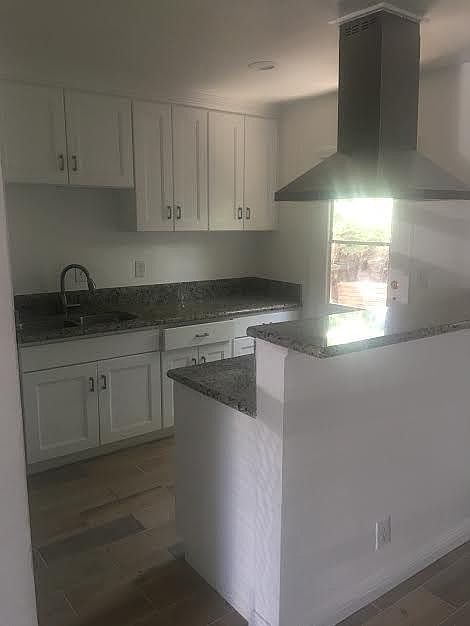 1st image of 412 S Lincoln Pl APT A
