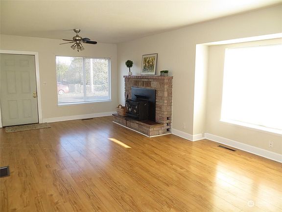 4th image of 611 Dearborn Ave