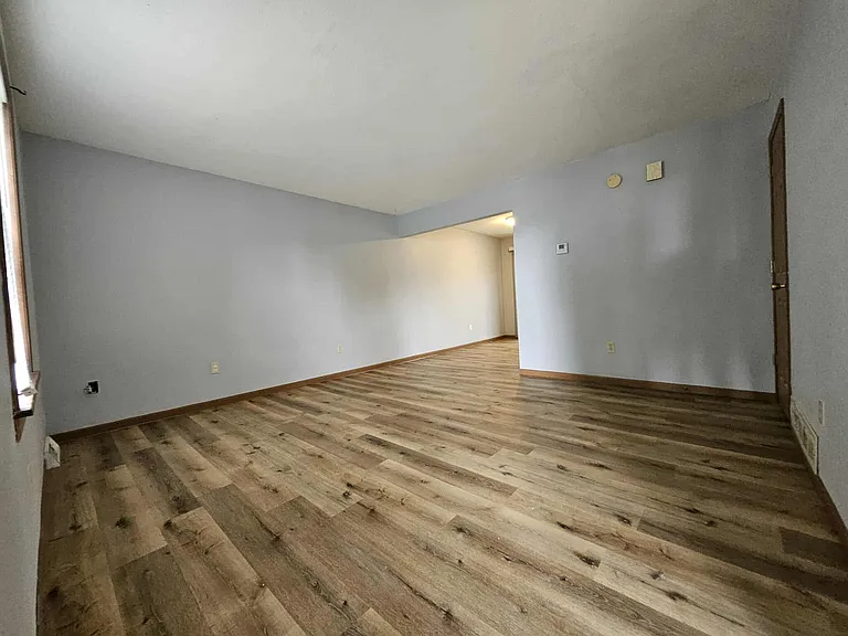 403 Country Villa Ln — Photo 2