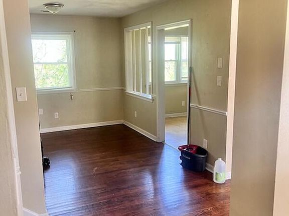 2nd image of 2521 Lakeview Dr NW