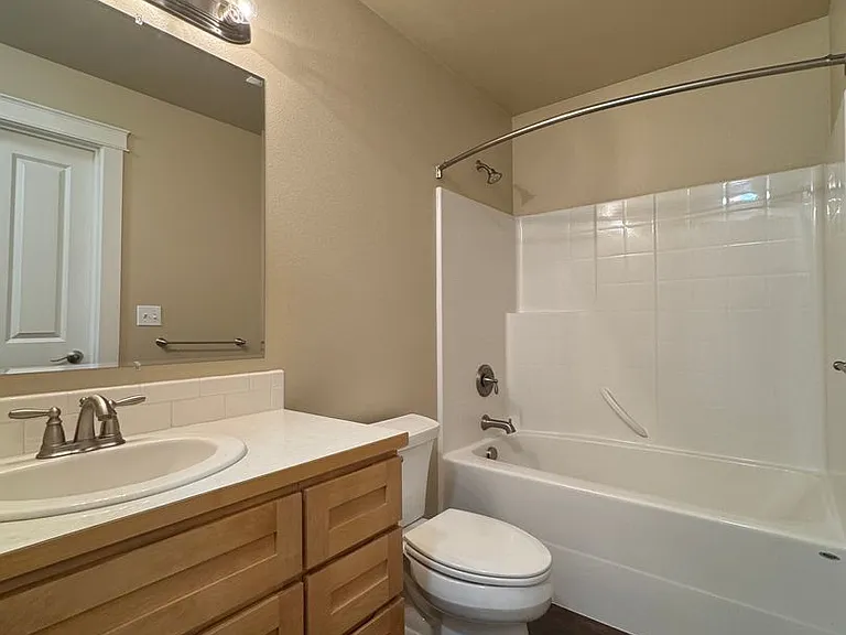 2221 N Airport Rd — Photo 10