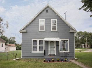 1904 S 8th St, Council Bluffs, IA 51501