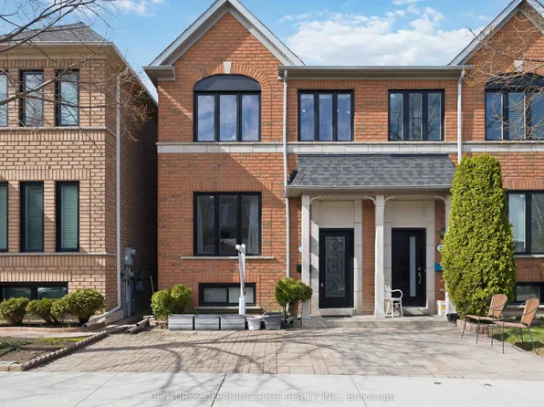 38 Viella St, Toronto, ON M6N 5C8
