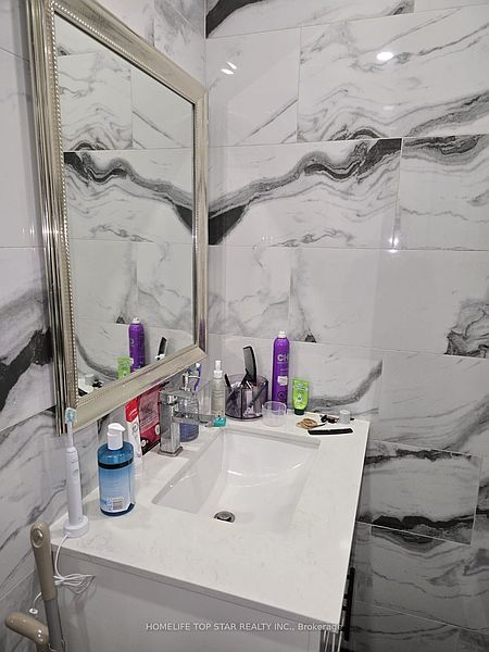 Toronto House for rent - 4 Bedrooms — photo 2
