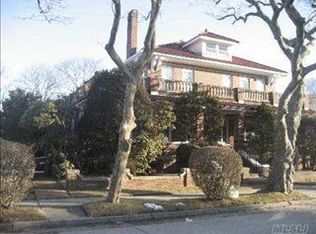 215 W Beech St, Long Beach, NY 11561