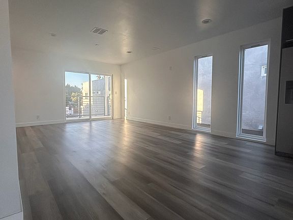 5th image of 2306 Carmona Ave #2306