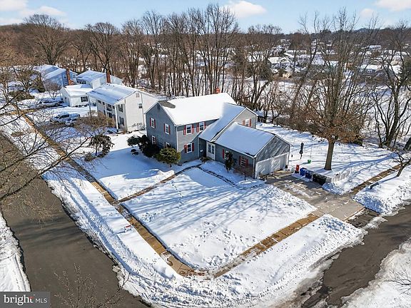 3rd image of 109 Yorktown Dr