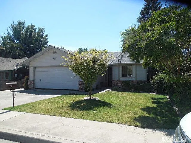 520 Reynolds Ave photo 1