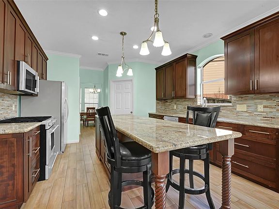 5th image of 1807 Glen Oak Ct