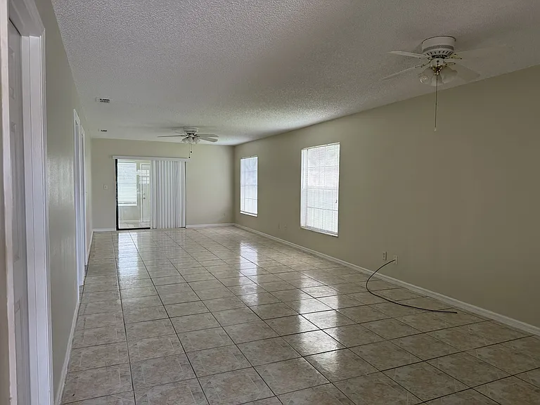 752 Lucaya Dr — Photo 10