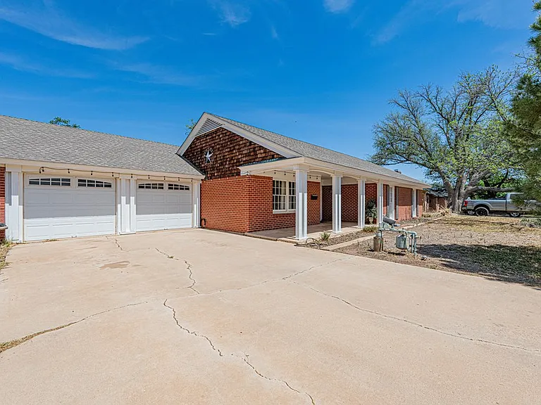 2818 Frontier Dr — Photo 7