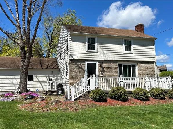 2550 Gladwae Dr, Youngstown, OH 44511