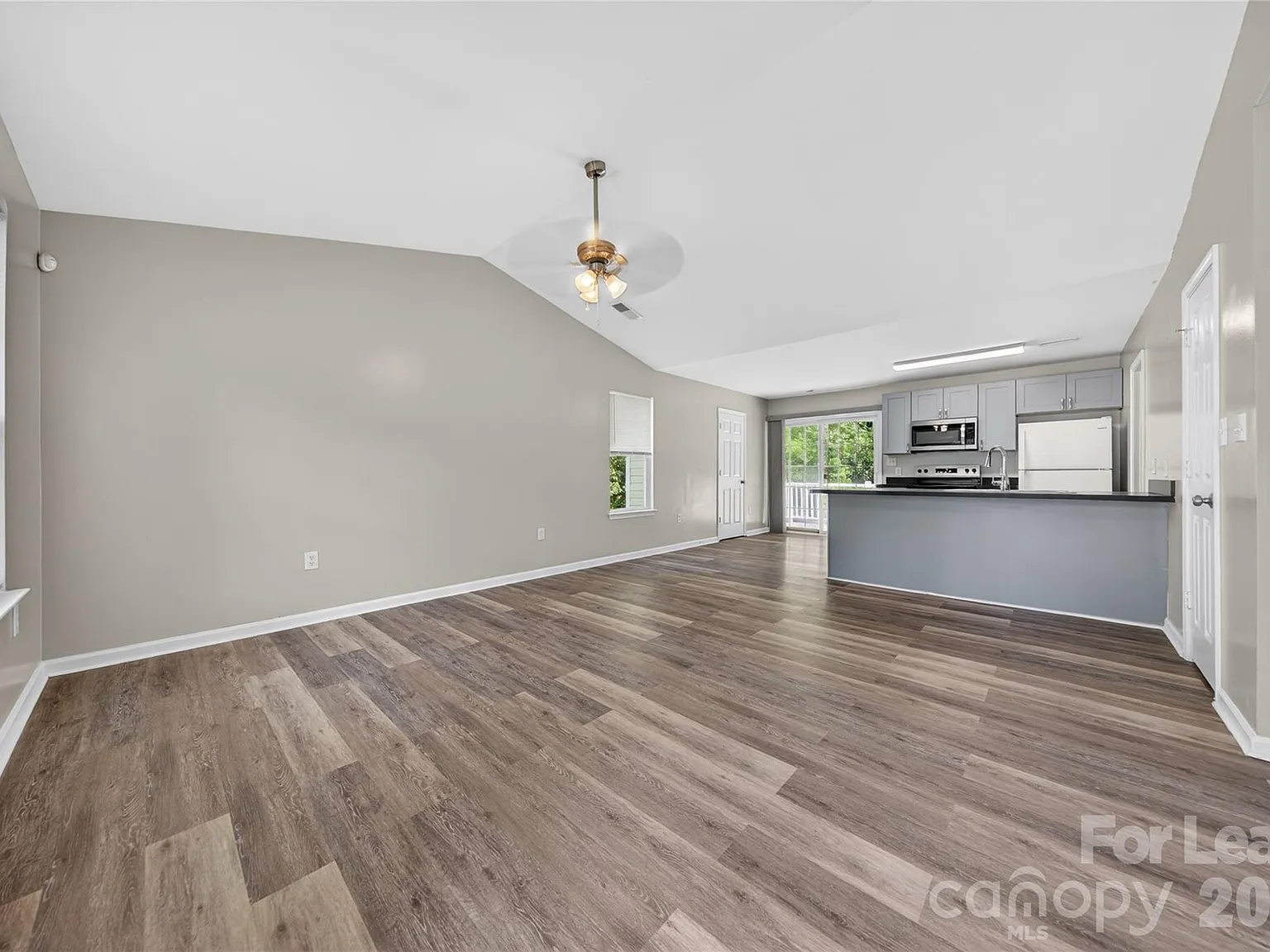 3 bed, 2.0 bath, 1134 sqft, $1,695 — Photo 3