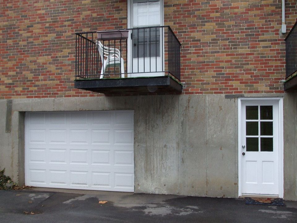 entrance to basement garage