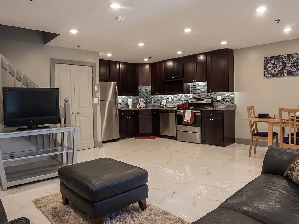 305B8 S Main St #B8