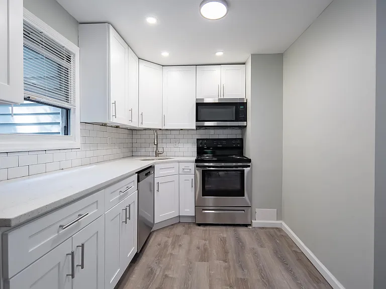 169 Hutton St #2 — Photo 3