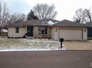 3722 SW Brook Lawn Cir, Topeka, KS 66610