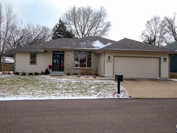 3722 SW Brook Lawn Cir, Topeka, KS 66610