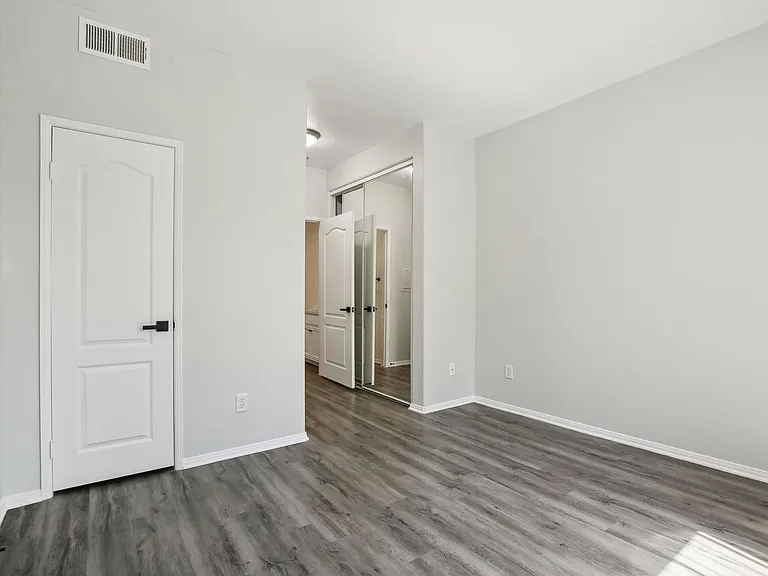 2245 Beverly Glen — Photo 20