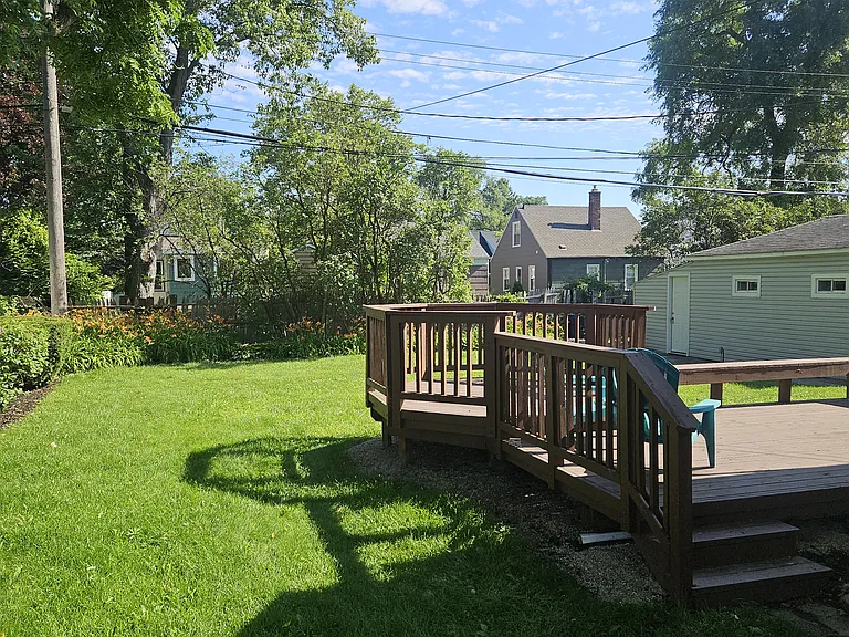 551 E Webster Ave — Photo 14