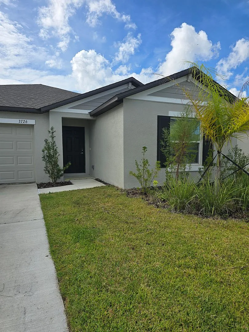 Beautiful 4 bedroom 2 bath — Photo 1