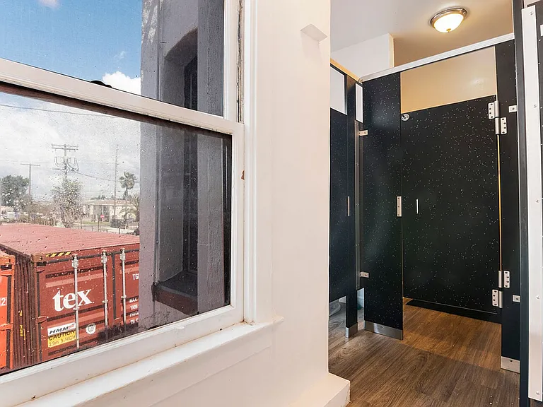 Furnished on Flint — Photo 40