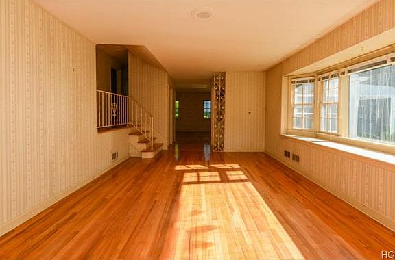 2nd image of 95 Travers Ave