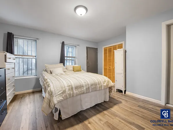 35 Herkimer Street image 3 of 11