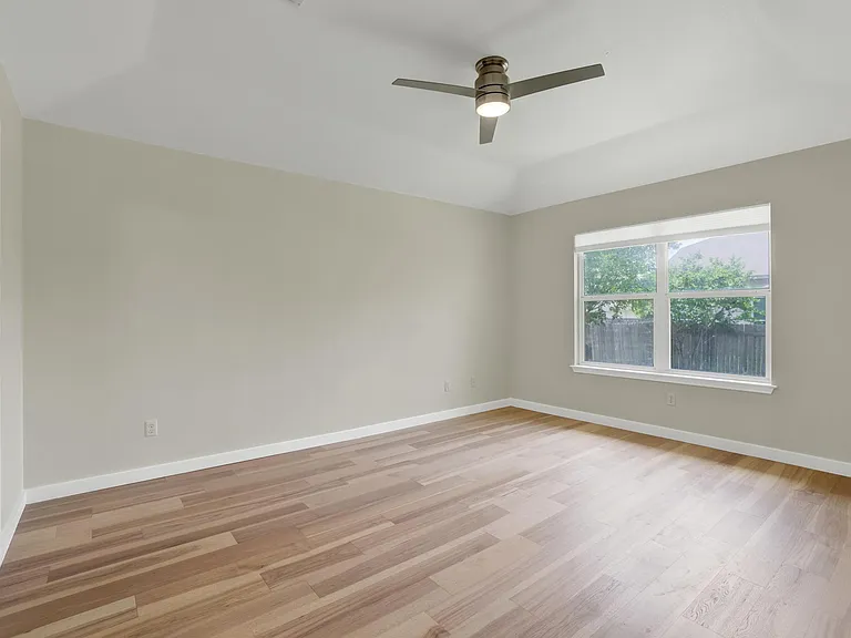 2116 Bentwood Dr — Photo 16