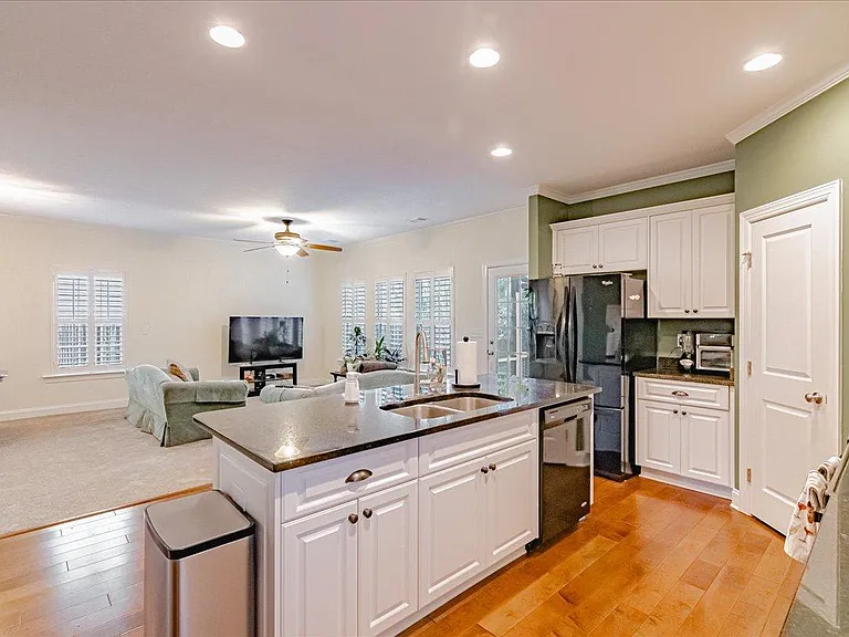 531 Brantley Cove Cir — Photo 18