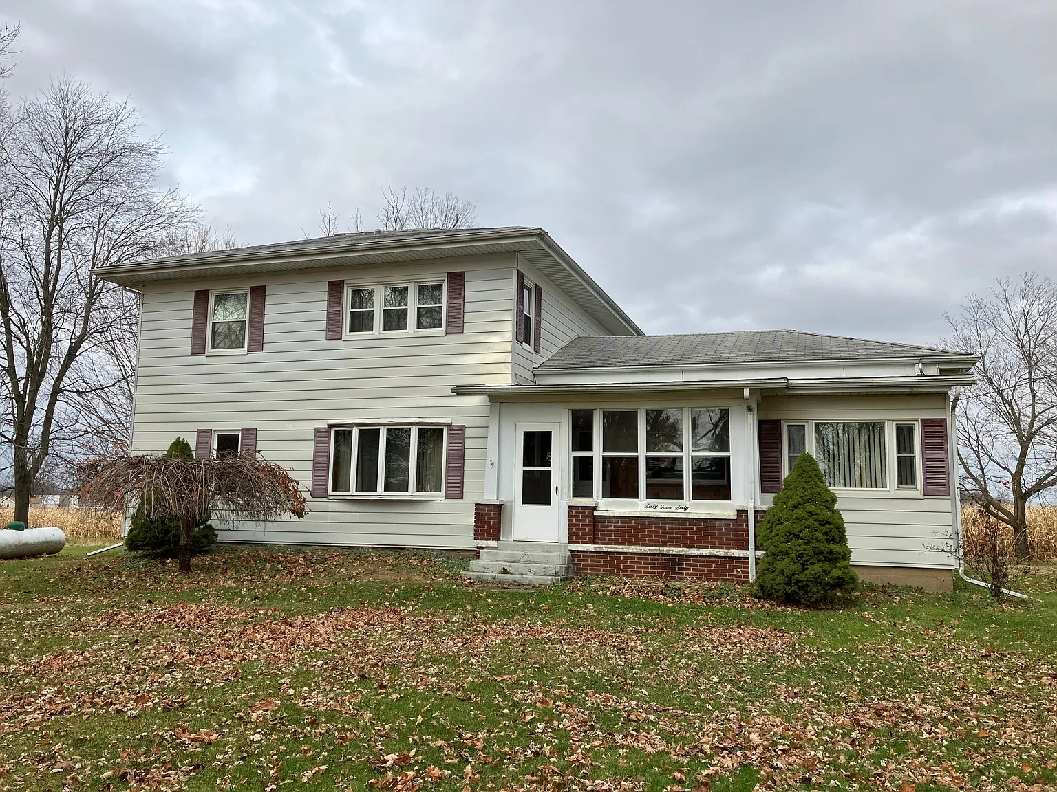 3 bed, 1.5 bath, 1600 sqft, $1,100 — Photo 1