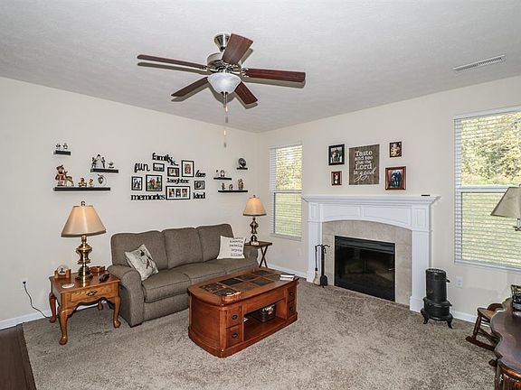 3rd image of 183 Woodside Park Dr