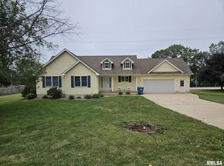 4 Sunset Dr, Cordova, IL 61242
