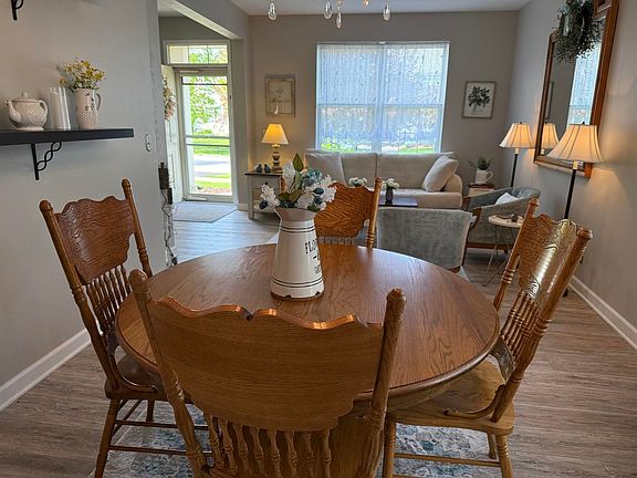 3rd image of 2744 Moraine Valley Rd
