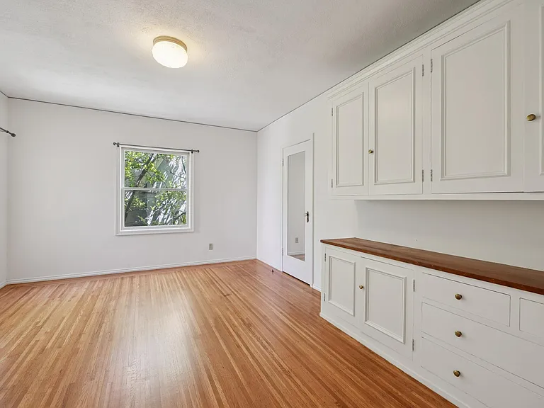 111 Windsor Ave — Photo 16