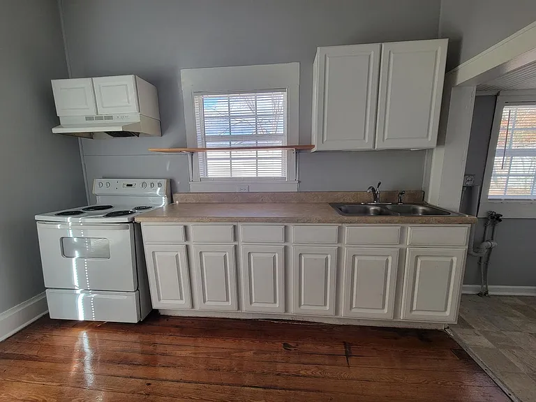 1013 Attica St — Photo 5