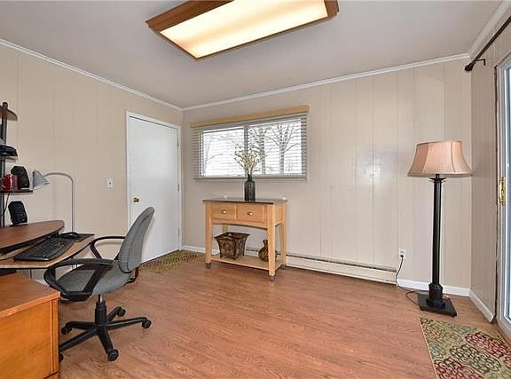 4th image of 1725 Jenkee Ave