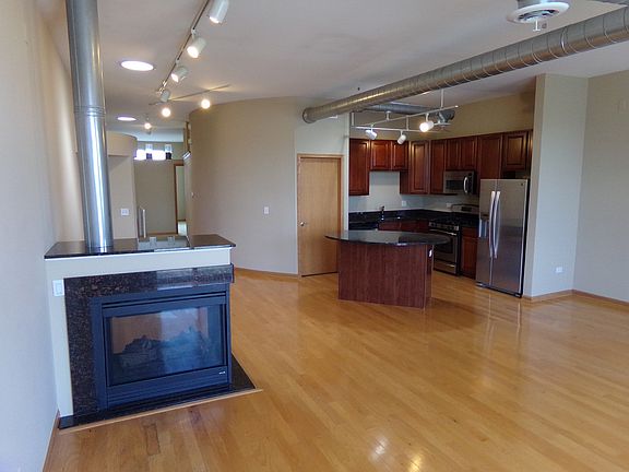 4th image of 1685 Town Center St #1685