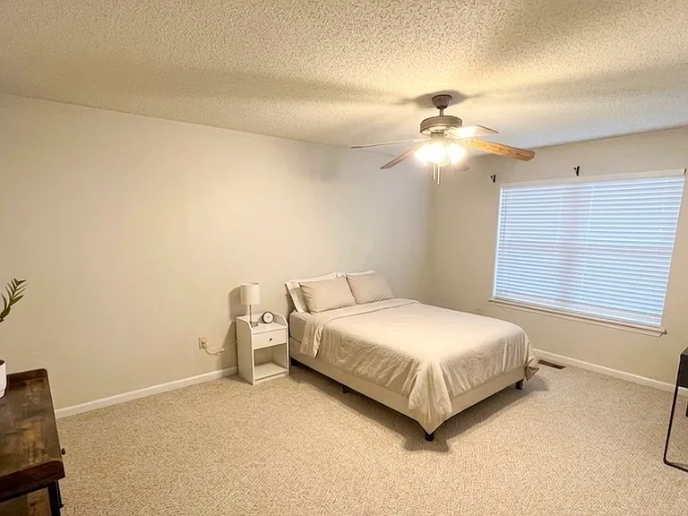 2733 Inglewood Ln — Photo 11