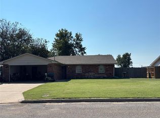 524 Skyview Dr, Watonga, OK 73772