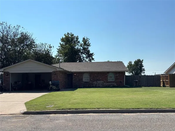 524 Skyview Dr, Watonga, OK 73772