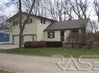 325 E Sanford Ave, Steen, MN 56173
